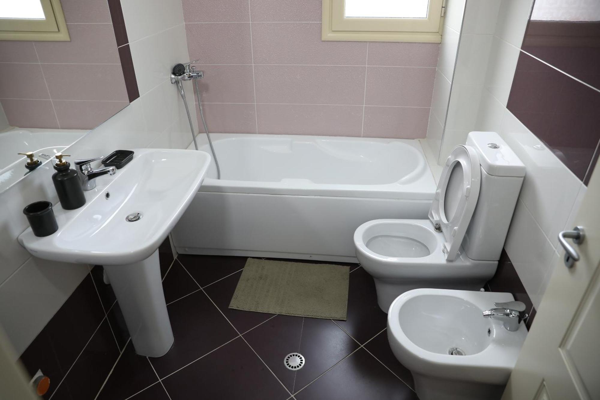 Square View Apartment Влёра Экстерьер фото